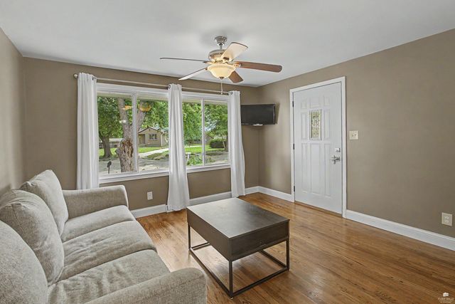 808 Brockman Circle, Manhattan, KS 66502