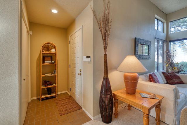10277 Las Casitas Court NE, Albuquerque, NM 87111