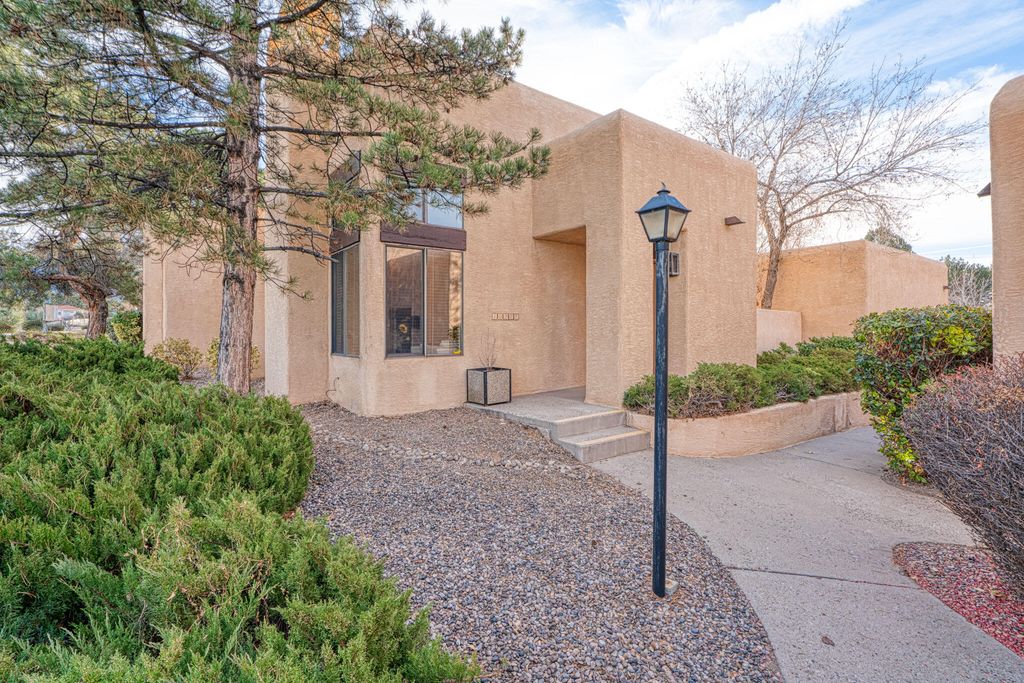 10277 Las Casitas Court NE, Albuquerque, NM 87111