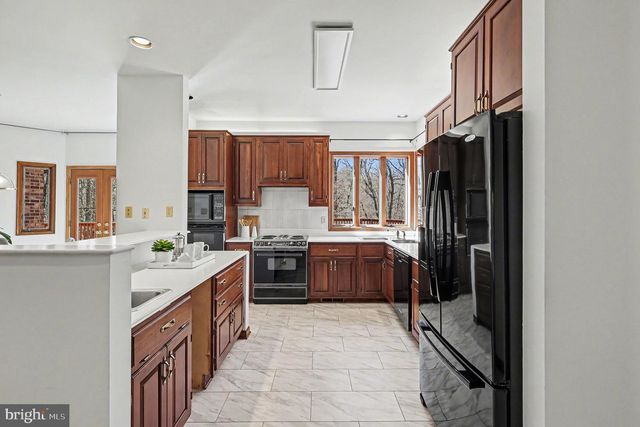 8406 CATHEDRAL FOREST DR, Fairfax Station, VA 22039