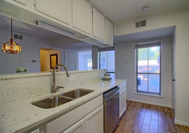 7510 Holly Hill Drive 105, Dallas, TX 75231