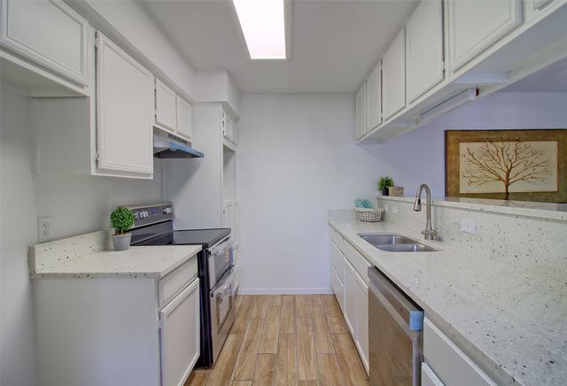 7510 Holly Hill Drive 105, Dallas, TX 75231