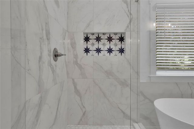 6181 Shoreland Circle, Buford, GA 30518