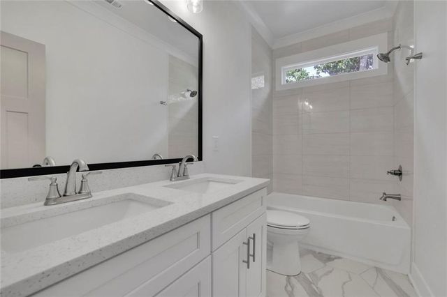 6181 Shoreland Circle, Buford, GA 30518