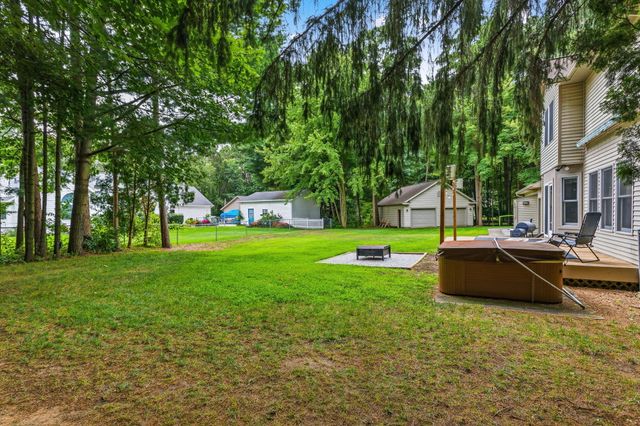 15250 Hofma Drive, Grand Haven, MI 49417