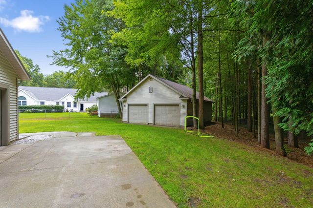 15250 Hofma Drive, Grand Haven, MI 49417