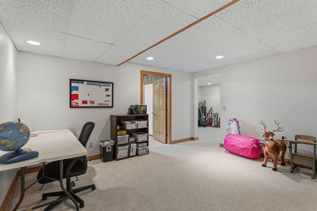15250 Hofma Drive, Grand Haven, MI 49417