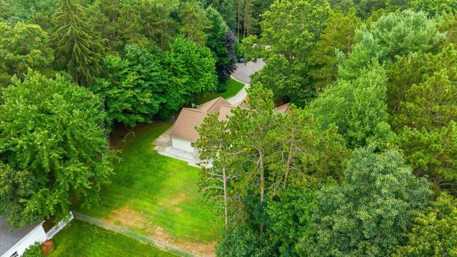 15250 Hofma Drive, Grand Haven, MI 49417