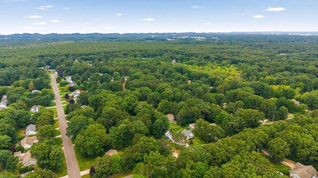 15250 Hofma Drive, Grand Haven, MI 49417