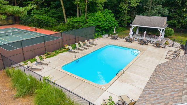 15250 Hofma Drive, Grand Haven, MI 49417
