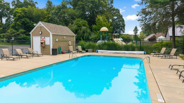15250 Hofma Drive, Grand Haven, MI 49417