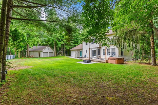 15250 Hofma Drive, Grand Haven, MI 49417