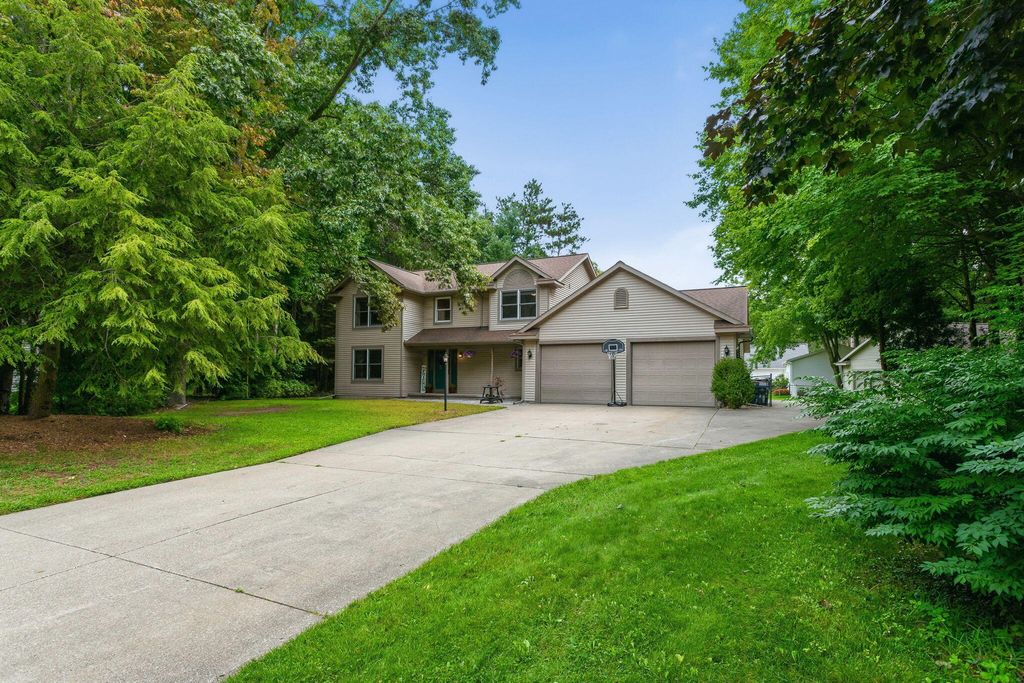 15250 Hofma Drive, Grand Haven, MI 49417