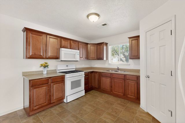 2306 Wilma Road NW, Albuquerque, NM 87104