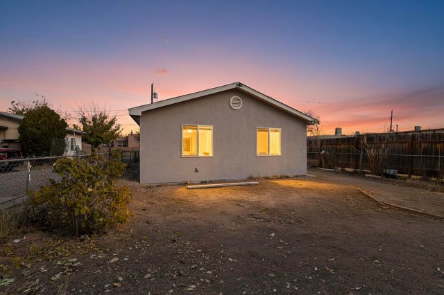 2306 Wilma Road NW, Albuquerque, NM 87104