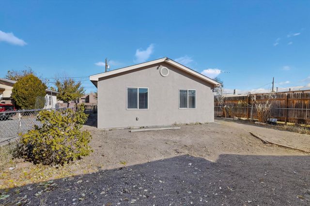 2306 Wilma Road NW, Albuquerque, NM 87104