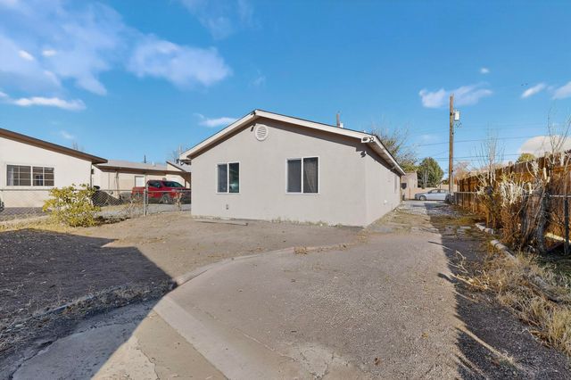 2306 Wilma Road NW, Albuquerque, NM 87104