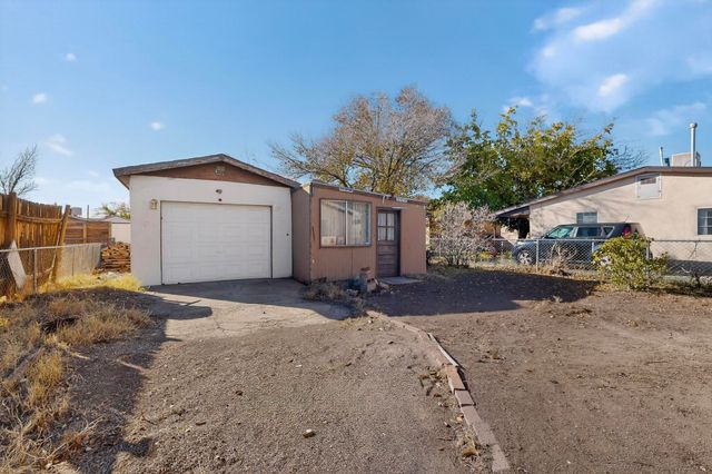 2306 Wilma Road NW, Albuquerque, NM 87104