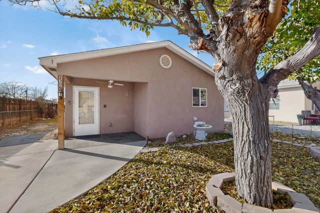 2306 Wilma Road NW, Albuquerque, NM 87104