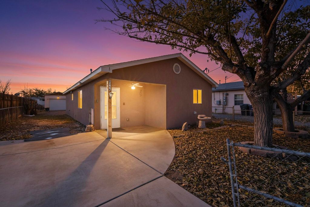 2306 Wilma Road NW, Albuquerque, NM 87104