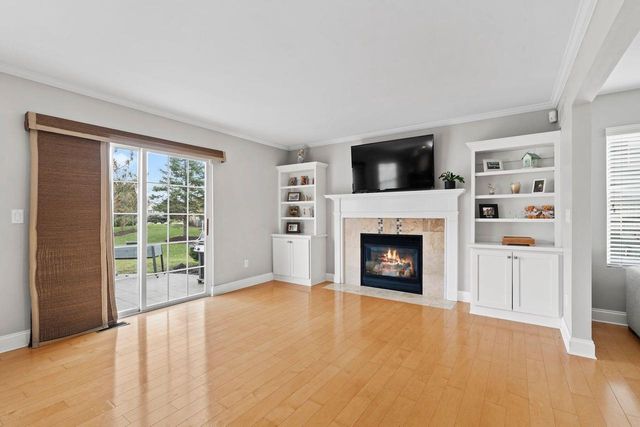 1833 La Belle Springs LANE, Oconomowoc, WI 53066