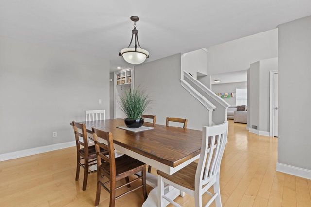 1833 La Belle Springs LANE, Oconomowoc, WI 53066