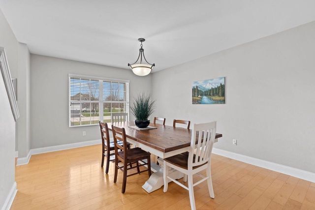 1833 La Belle Springs LANE, Oconomowoc, WI 53066