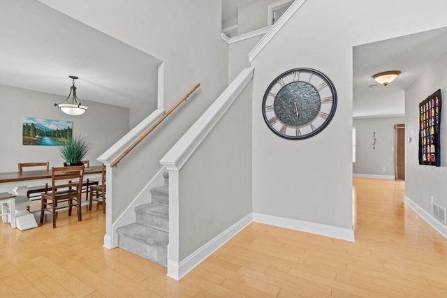 1833 La Belle Springs LANE, Oconomowoc, WI 53066