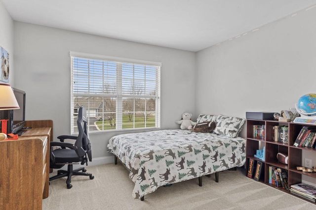 1833 La Belle Springs LANE, Oconomowoc, WI 53066