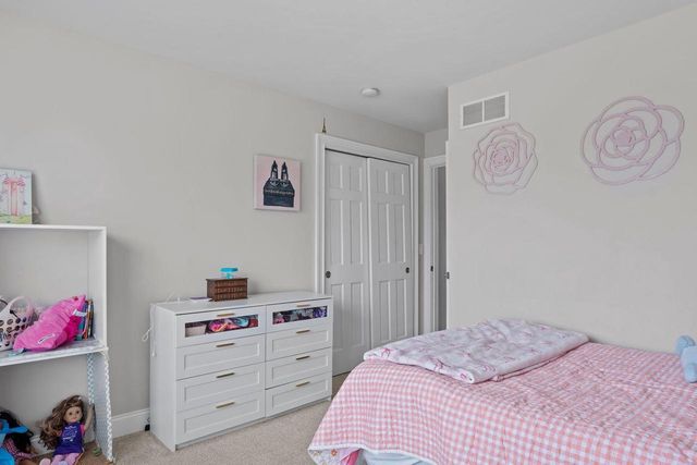 1833 La Belle Springs LANE, Oconomowoc, WI 53066