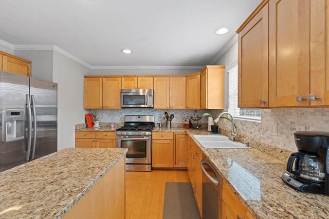 1833 La Belle Springs LANE, Oconomowoc, WI 53066