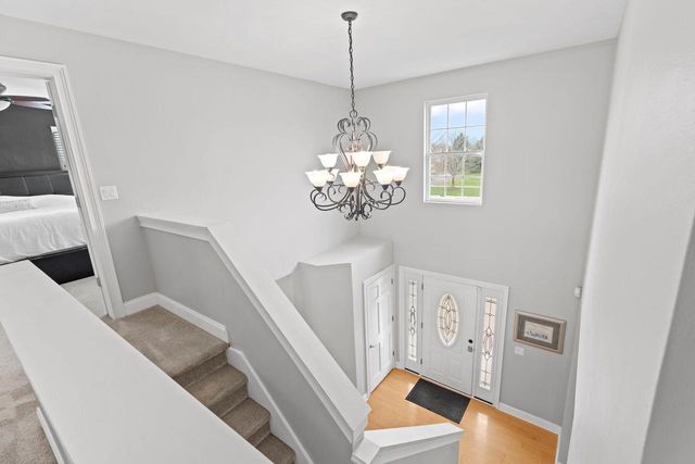 1833 La Belle Springs LANE, Oconomowoc, WI 53066