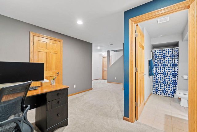 1833 La Belle Springs LANE, Oconomowoc, WI 53066