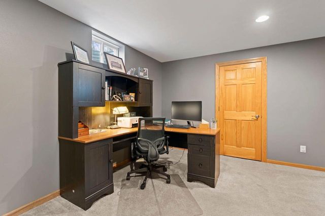1833 La Belle Springs LANE, Oconomowoc, WI 53066
