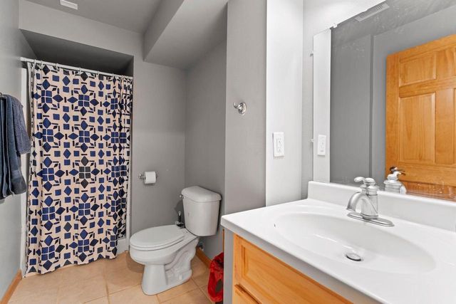 1833 La Belle Springs LANE, Oconomowoc, WI 53066