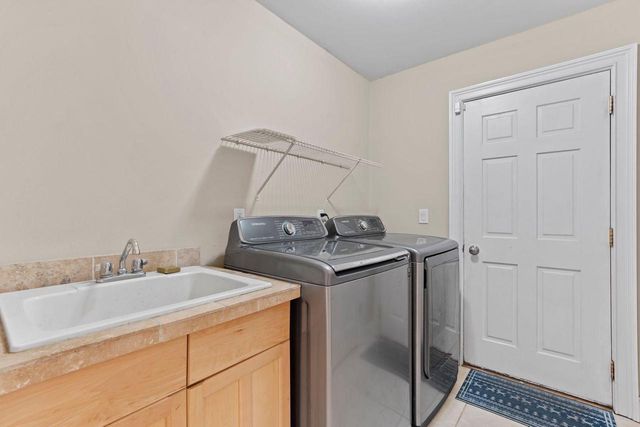 1833 La Belle Springs LANE, Oconomowoc, WI 53066