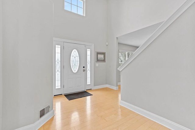 1833 La Belle Springs LANE, Oconomowoc, WI 53066
