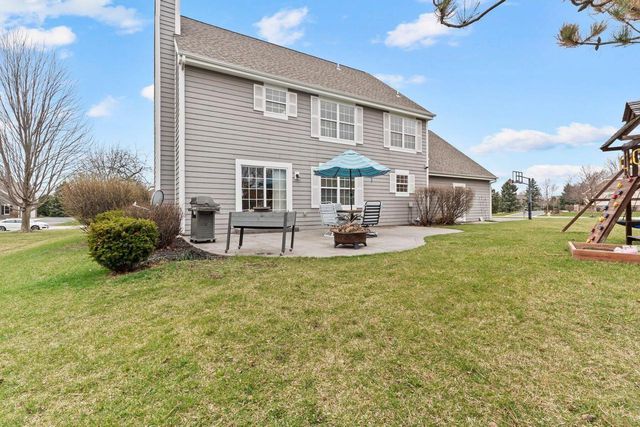 1833 La Belle Springs LANE, Oconomowoc, WI 53066