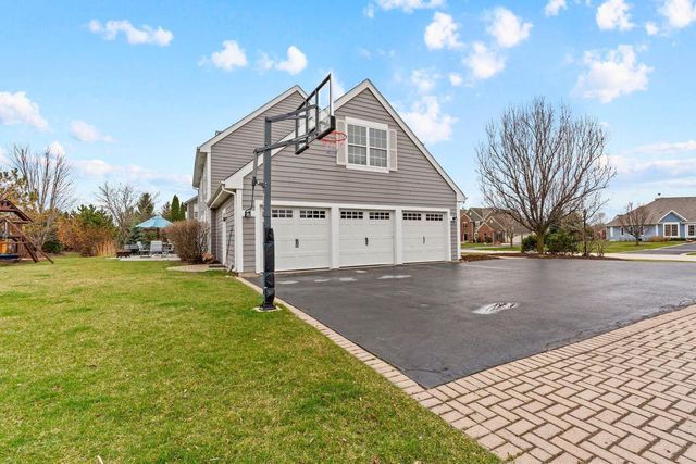 1833 La Belle Springs LANE, Oconomowoc, WI 53066