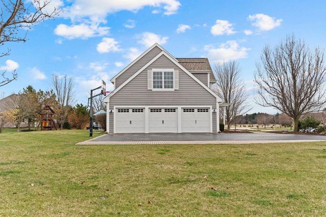 1833 La Belle Springs LANE, Oconomowoc, WI 53066