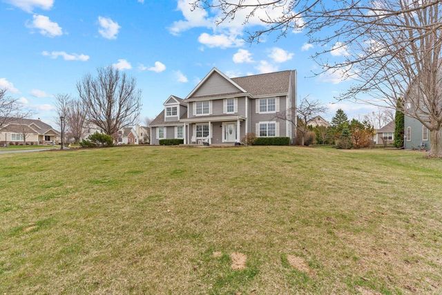 1833 La Belle Springs LANE, Oconomowoc, WI 53066