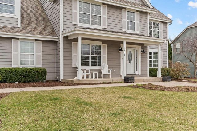 1833 La Belle Springs LANE, Oconomowoc, WI 53066