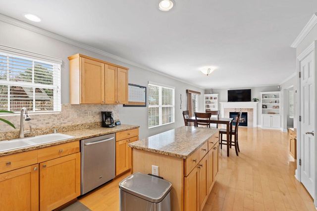 1833 La Belle Springs LANE, Oconomowoc, WI 53066
