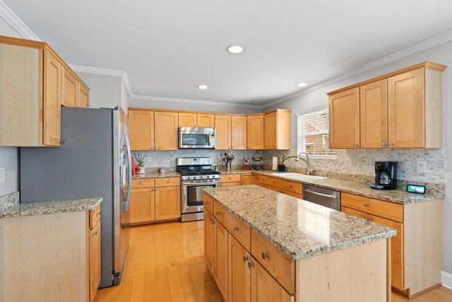 1833 La Belle Springs LANE, Oconomowoc, WI 53066