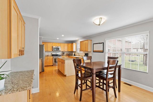 1833 La Belle Springs LANE, Oconomowoc, WI 53066
