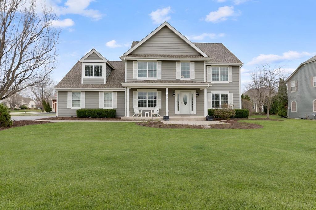 1833 La Belle Springs LANE, Oconomowoc, WI 53066