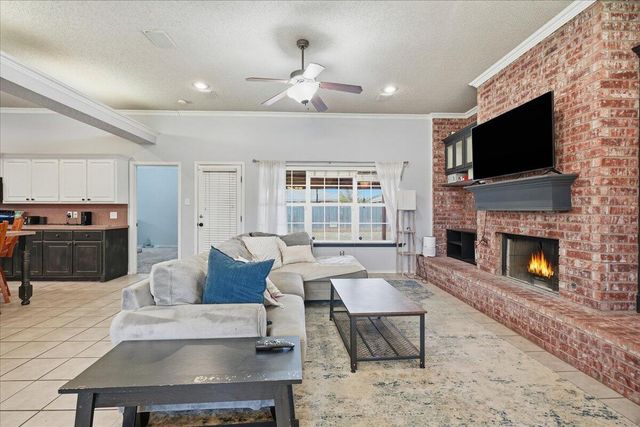 1931 77th Place, Lubbock, TX 79423