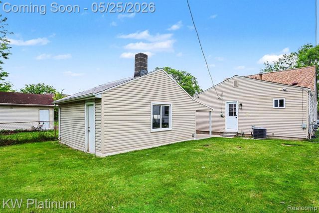 19070 Melvin Street, Roseville, MI 48066