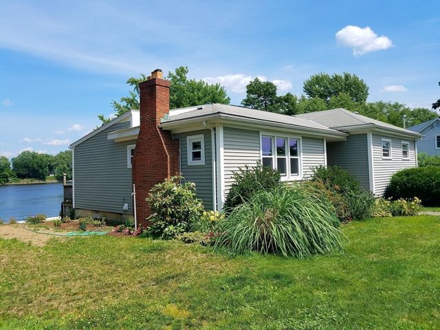 140 Riverbank Rd, Northampton, MA 01060