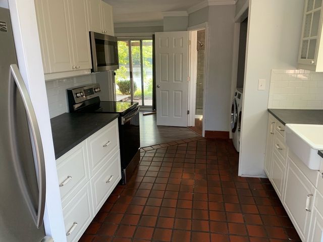 140 Riverbank Rd, Northampton, MA 01060